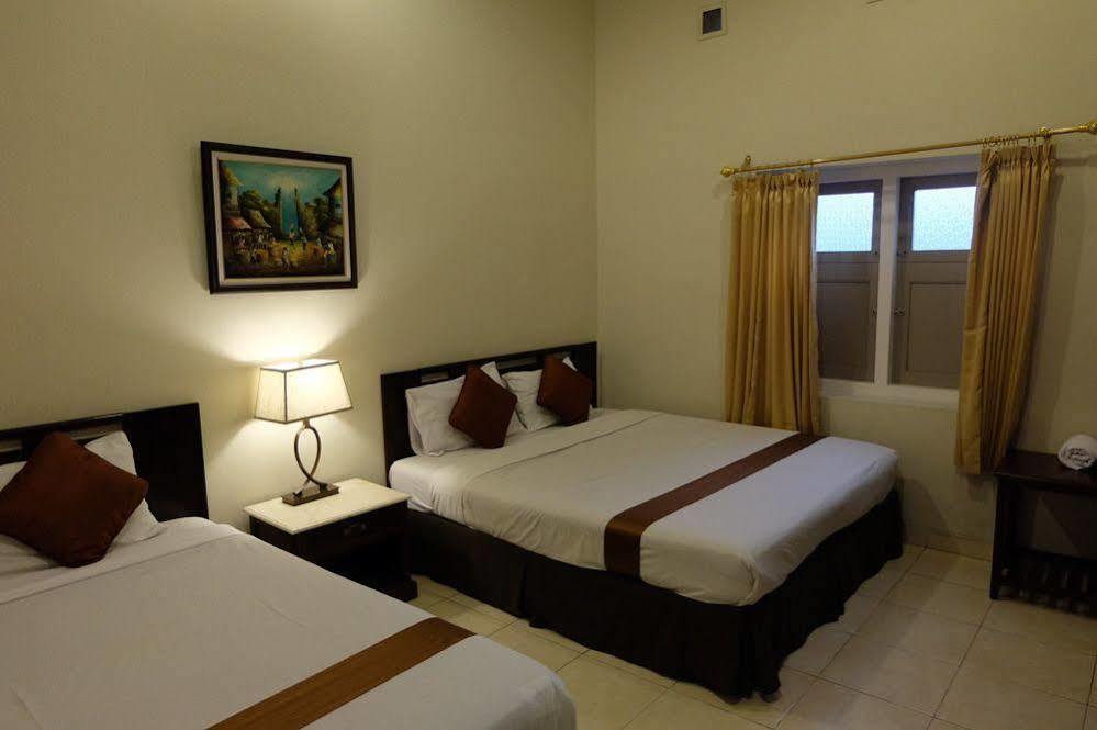 Hotel Indah Palace Tawangmangu Extérieur photo